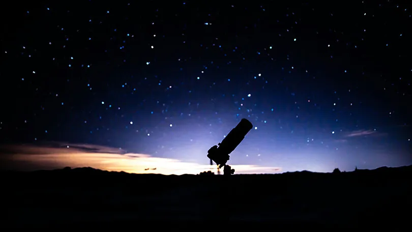 Reflector telescopes use mirrors to bounce and collect light